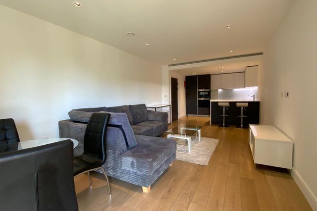 Flat, Quayside House 8 Kew Bridge Road, Brentford photo 2