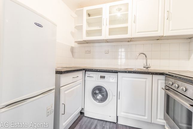136 Summerset Gardens, London photo 3