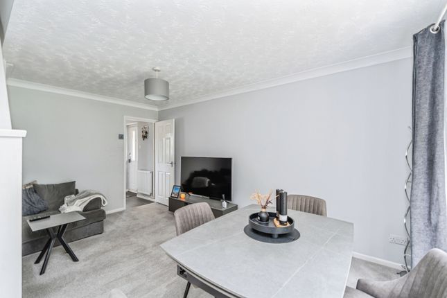 3, Tides Way, Southampton photo 4