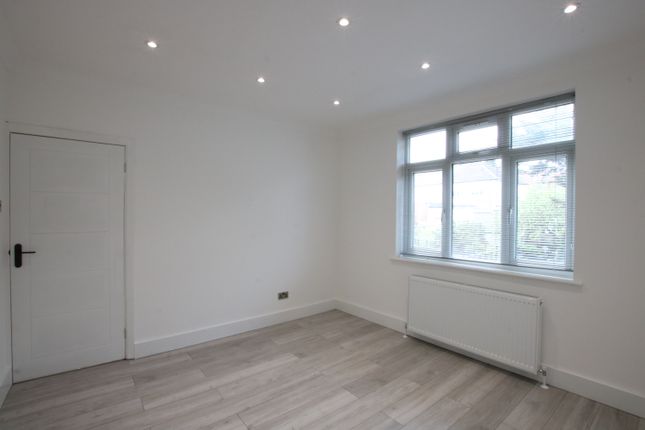 Northview Crescent, Neasden photo 5