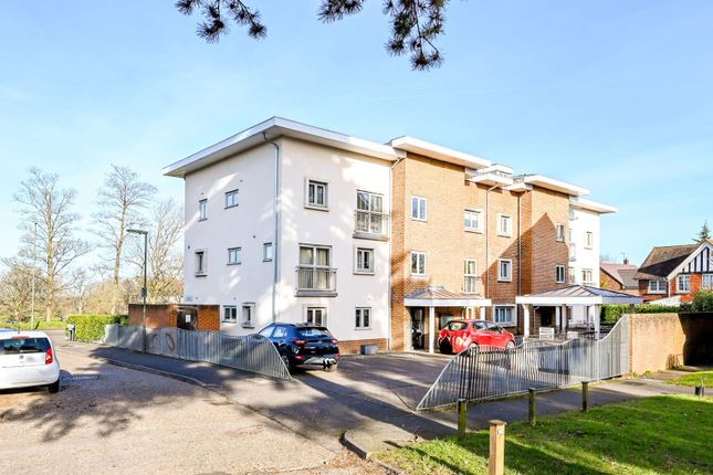 Thumbnail Flat for sale in Lindfield Gardens, Guildford