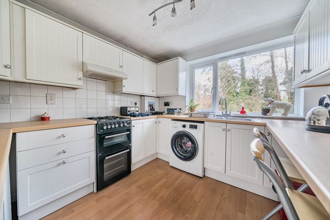 35, Ashdown Avenue, Farnborough photo 3