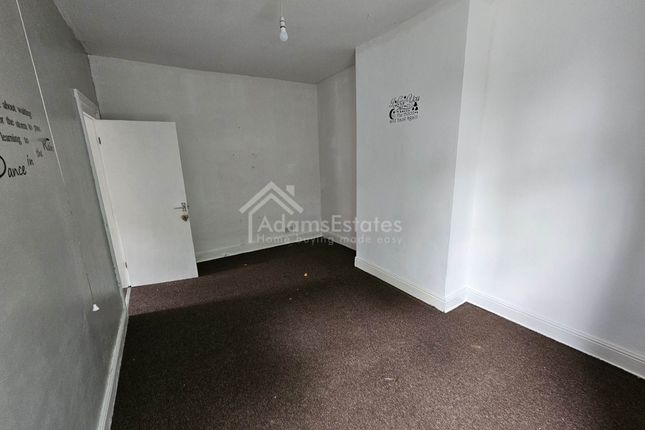 166, Healey Lane, Batley photo 4