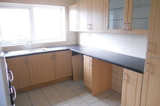 Flat to rent in Maple Road, Penarth