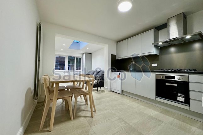 58, Swanfield Street, London photo 3
