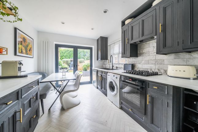 53, Queens Road, Thames Ditton photo 3