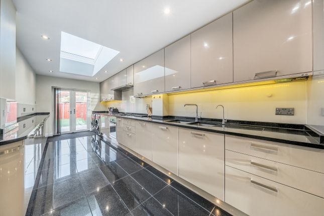71, Elmshott Lane, Slough photo 3