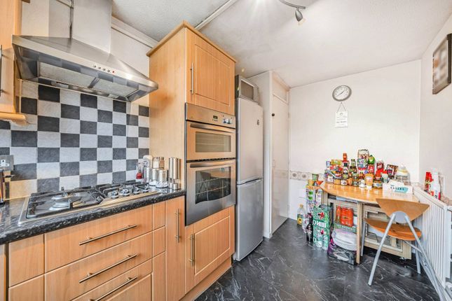 Maisonette for sale in Acacia Road, Wood Green, London