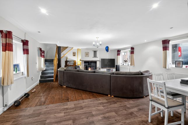 Bridge Cottage, Oakenbottom Road, Bolton photo 3