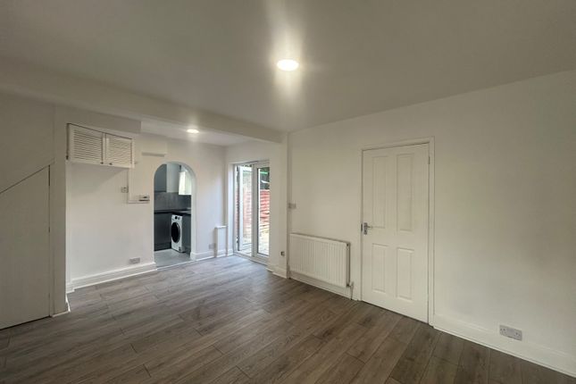 226, Bedfont Lane, FELTHAM photo 4
