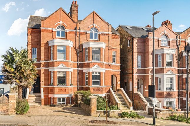 3-bed flat on 45D, Wimbledon Park Road, London, £550,000
