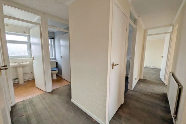 Flat 11, Castle Court, Hadleigh photo 4