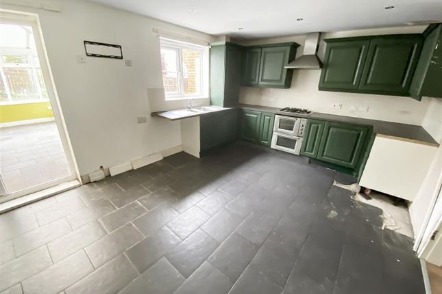 8, Youens Crescent, Newton Aycliffe photo 3