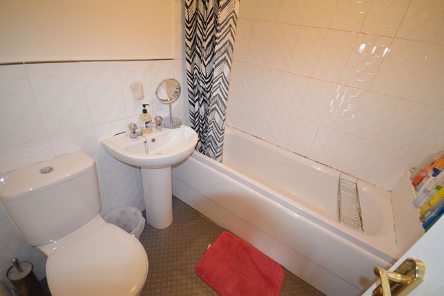 Room 3 201c Woodhouse Lane, Manchester photo 4