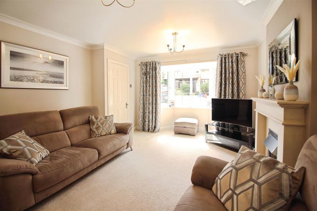 18, Hopefield Way, Leeds photo 4