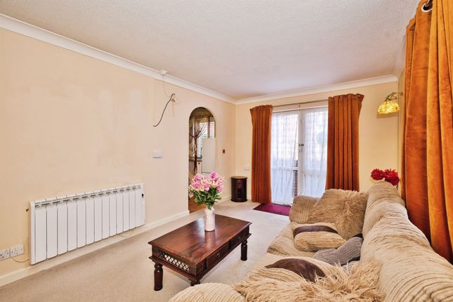 Flat 11, Homeville House, Hendford, YEOVIL photo 3
