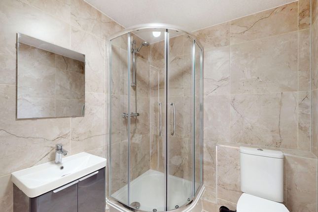 Flat A, 78 High Road, London photo 4