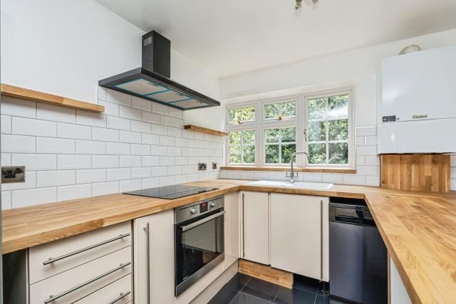 Ivy Drive, Lightwater photo 4