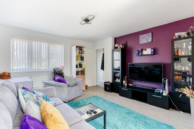 24 Paddock Close, Bristol photo 3