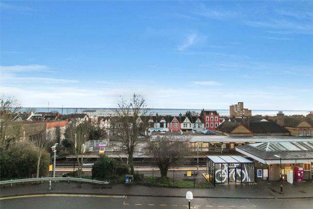 Flat 28, Montague Court,, Hamlet Court Road, Essex photo 2
