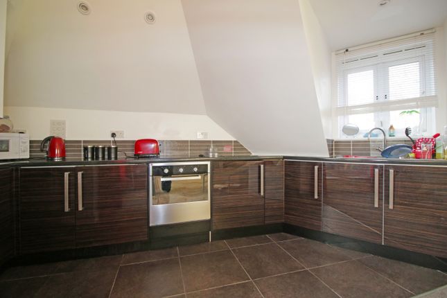 Flat 6,Kestrel Court, Kestrel Road, Chatham photo 4