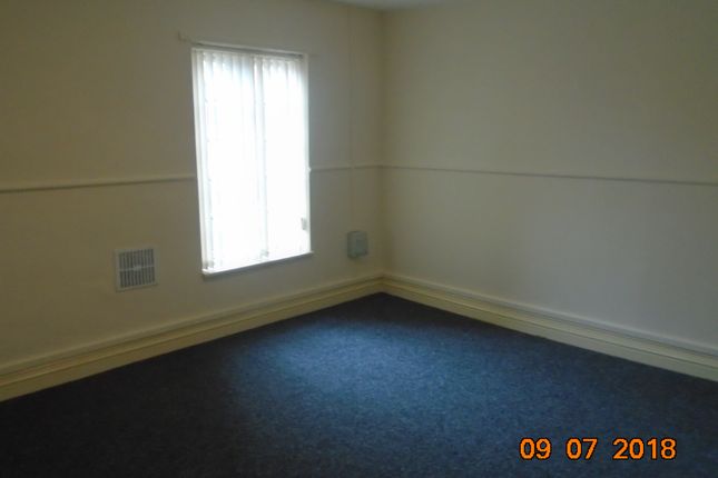 Flat to rent in King Street, Thorne, Doncaster