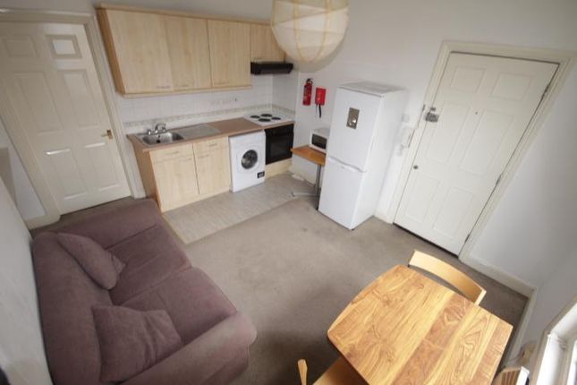 Flat 2, 18, Acton Street, London photo 2