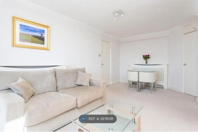 Tradewinds Court Asher Way, London photo 3