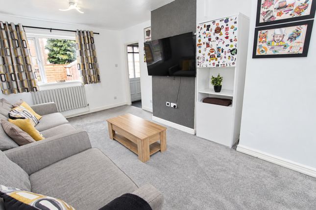 3 Raleigh Gardens, Littleborough photo 2