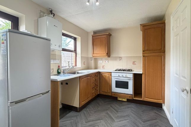 23, Luton photo 4
