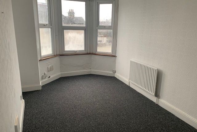 8, Flat 4, Brisbane Road, Ilford, Ilford photo 2