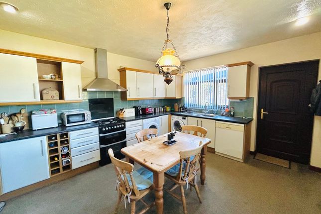 7 Willow Close, Lymm photo 2