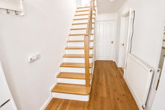 21, Eden Court, Nuneaton photo 2