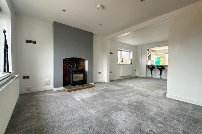 7, Folly Lane, Leek photo 2