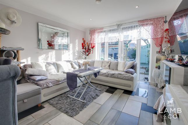 164, Burrs Road, Clacton-On-Sea photo 2