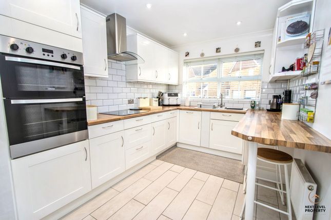 2 Campbell Way, March photo 3