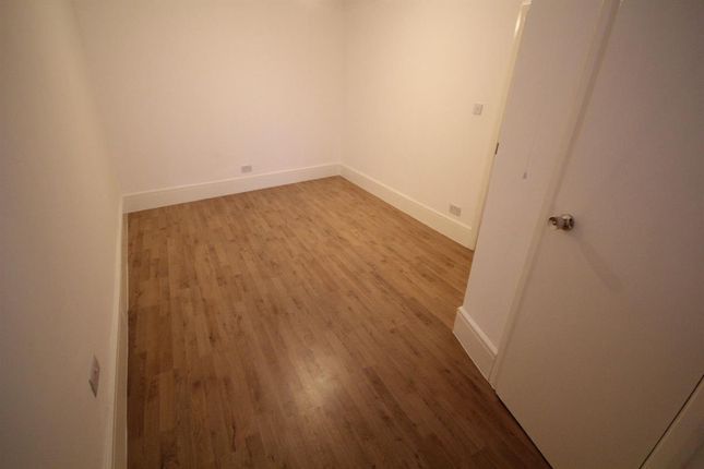 Room 4, Harrow photo 5