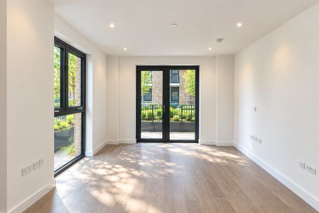 7, Darter House, Woodberry Down photo 3