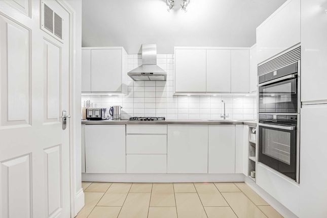 Flat for sale in Royal Drive, London