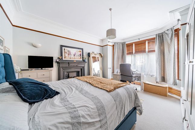 Flat for sale in Effingham Road, Long Ditton, Surbiton