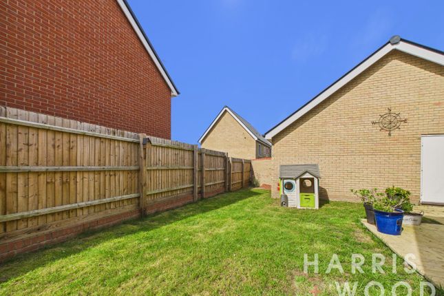 5 Otter Vale, Witham, Essex photo 4