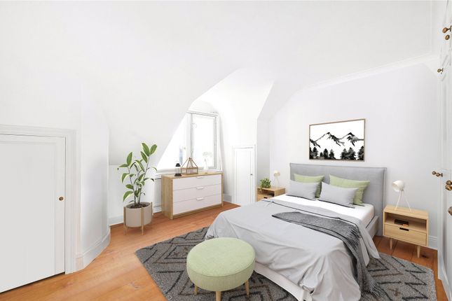 Flat for sale in New Kings Road, London