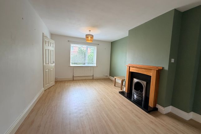 2 Sefton Crescent, SALE photo 2