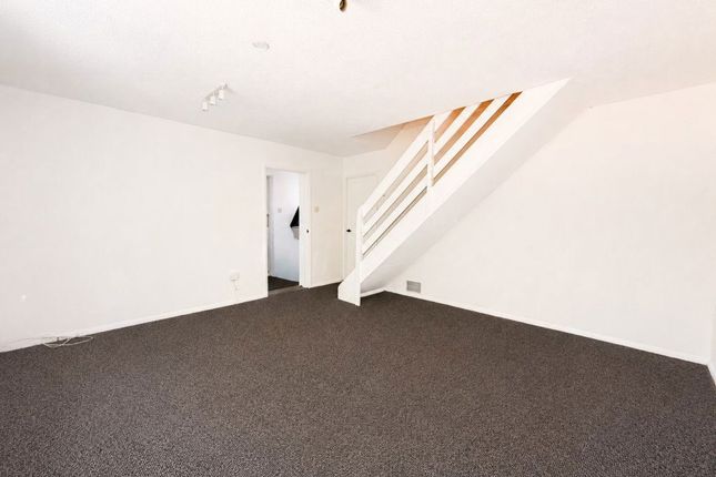 3, Springwood Court, Northampton photo 3