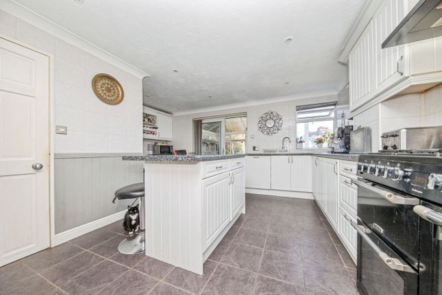 15, Rush Green Road, Clacton-on-Sea photo 4