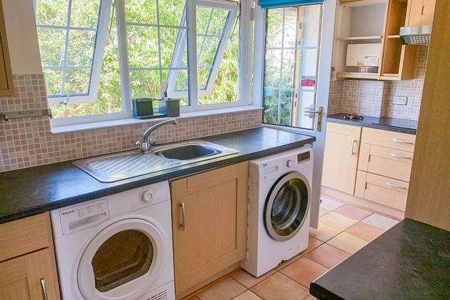 11, Holly Grove, Crewkerne photo 2