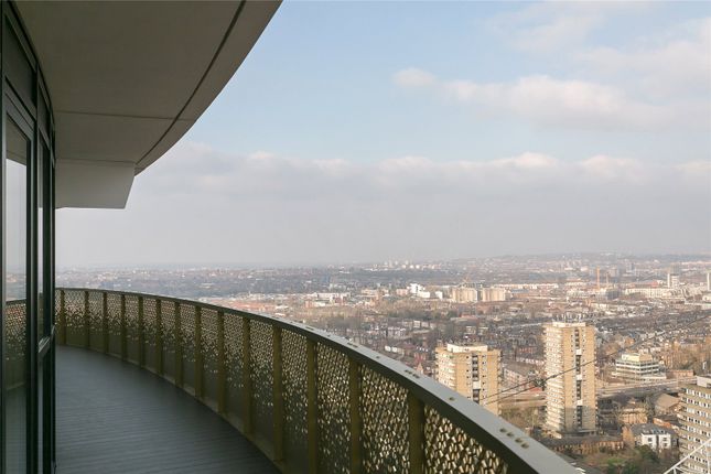 Flat to rent in Cassini Tower, White City Living, 54 Wood Lane