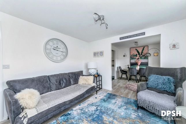 26 Willowdale, Leeds photo 3