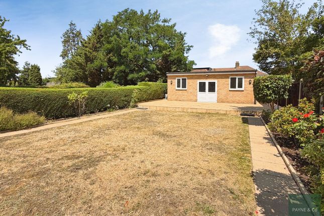 32 Stonehall Avenue, Ilford photo 4