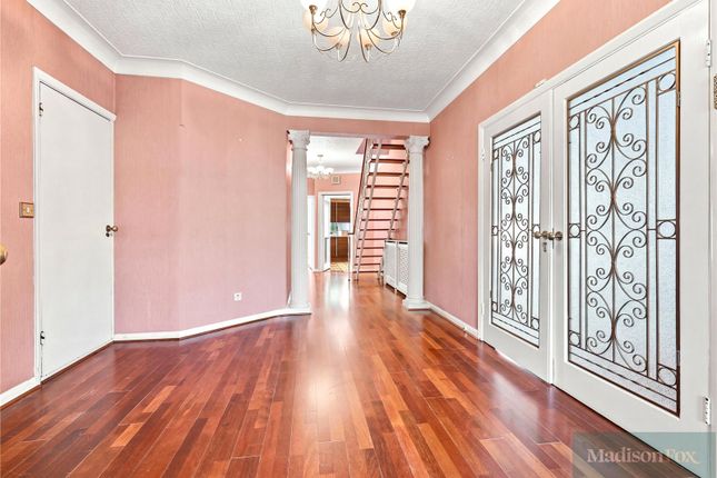 4, Meadow Walk, London photo 2